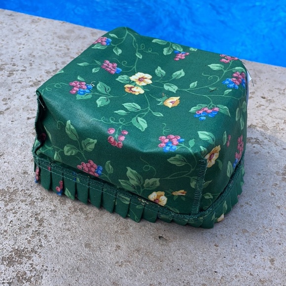 Longaberger Basket with fabric liner and garter - Picture 6 of 9